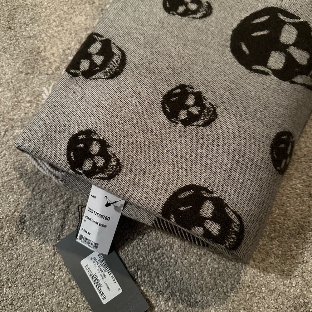 NWT authentic Alexander McQueen large skull shawl/blanket